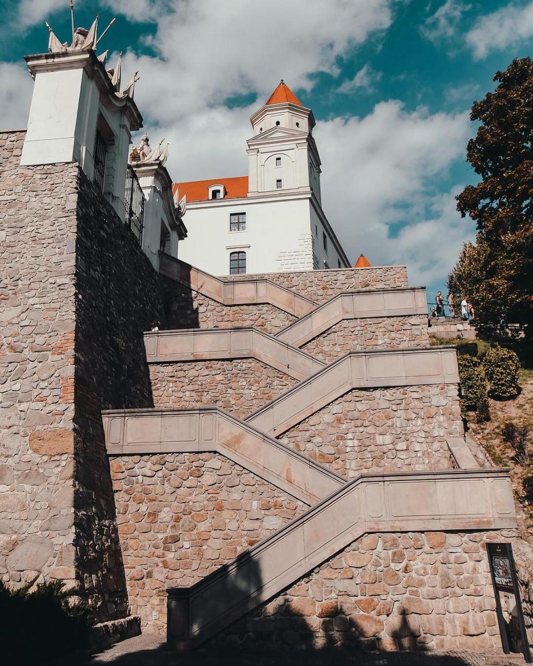 Extralarge Queen Room In The Heart Of Bratislava With Terrace Exterior foto