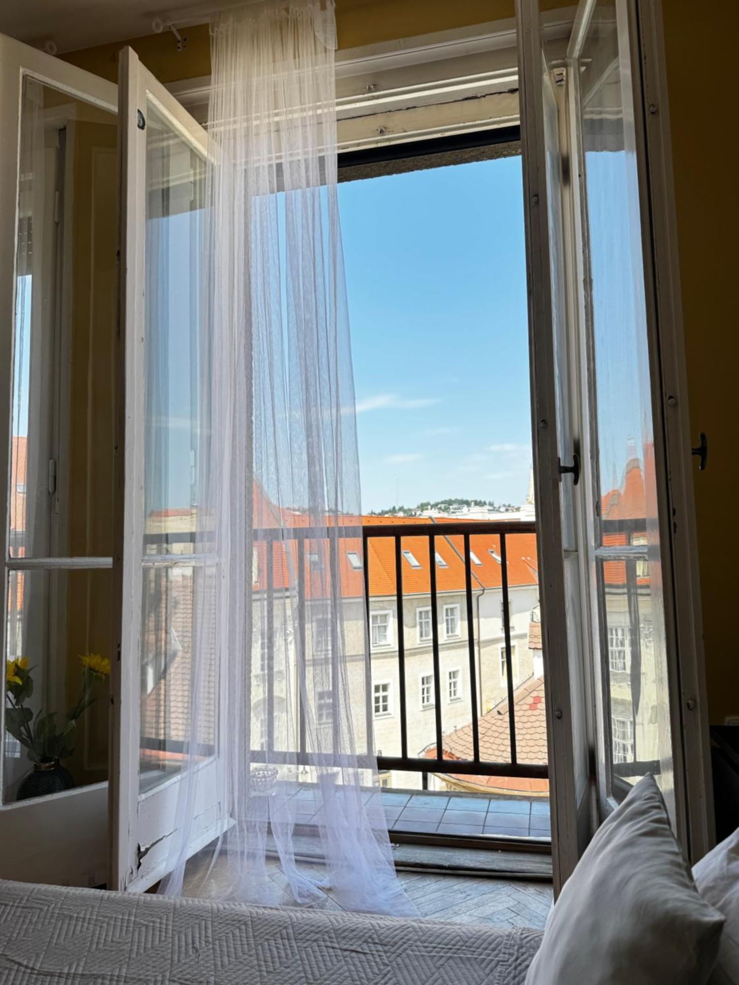 Extralarge Queen Room In The Heart Of Bratislava With Terrace Exterior foto