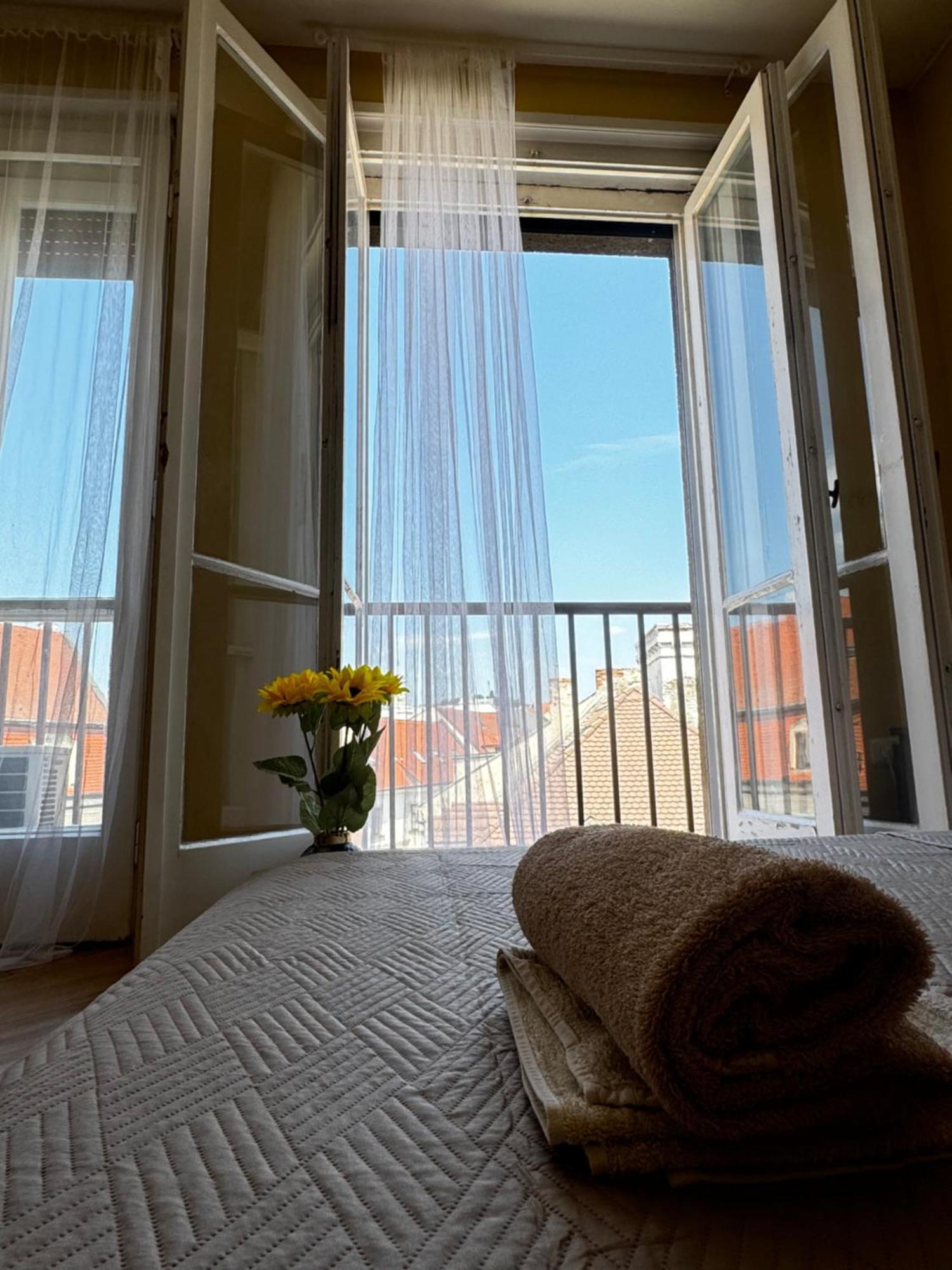 Extralarge Queen Room In The Heart Of Bratislava With Terrace Exterior foto